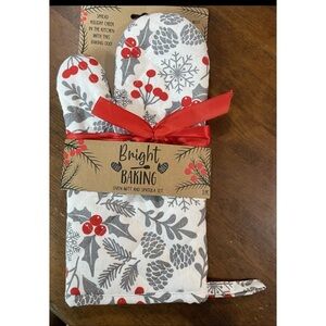 Evriholder Bright Baking Oven Mitt Quited White Gray Red Holiday Print